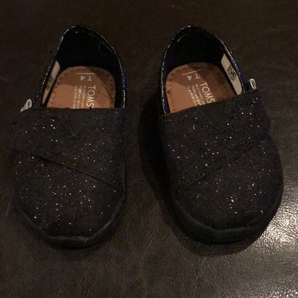 Toms black glitter, size 4T